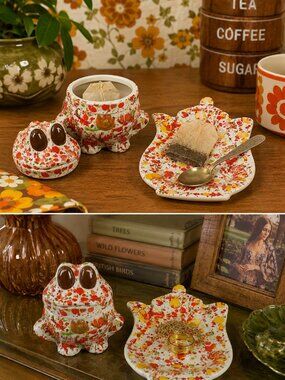 Vintage Hand Painted White Speckled Ceramic Frog & Teapot Shaped Dish Set
